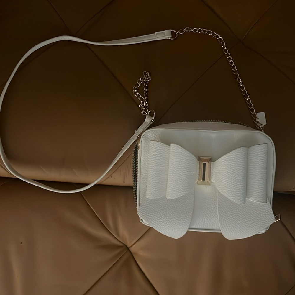 Crossi white bow purse
